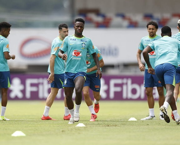 Seleção Brasileira busca melhorar nas Eliminatórias para terminar o ano em uma posição confortável.