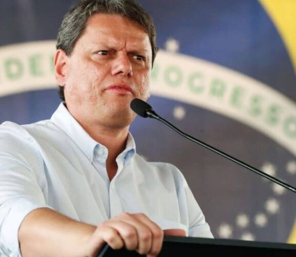 Justiça de SP suspende regra da gestão Tarcísio que permitia a diretor realocar professores