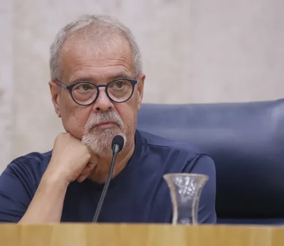 Um acordo assegura a vantagem de Ricardo Teixeira na disputa pela presidência da Câmara de São Paulo