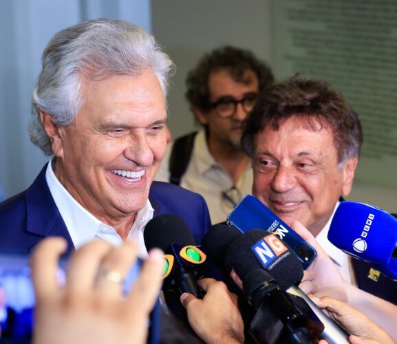 Adib Elias toma posse defendendo Caiado presidente e Daniel Vilela governador 